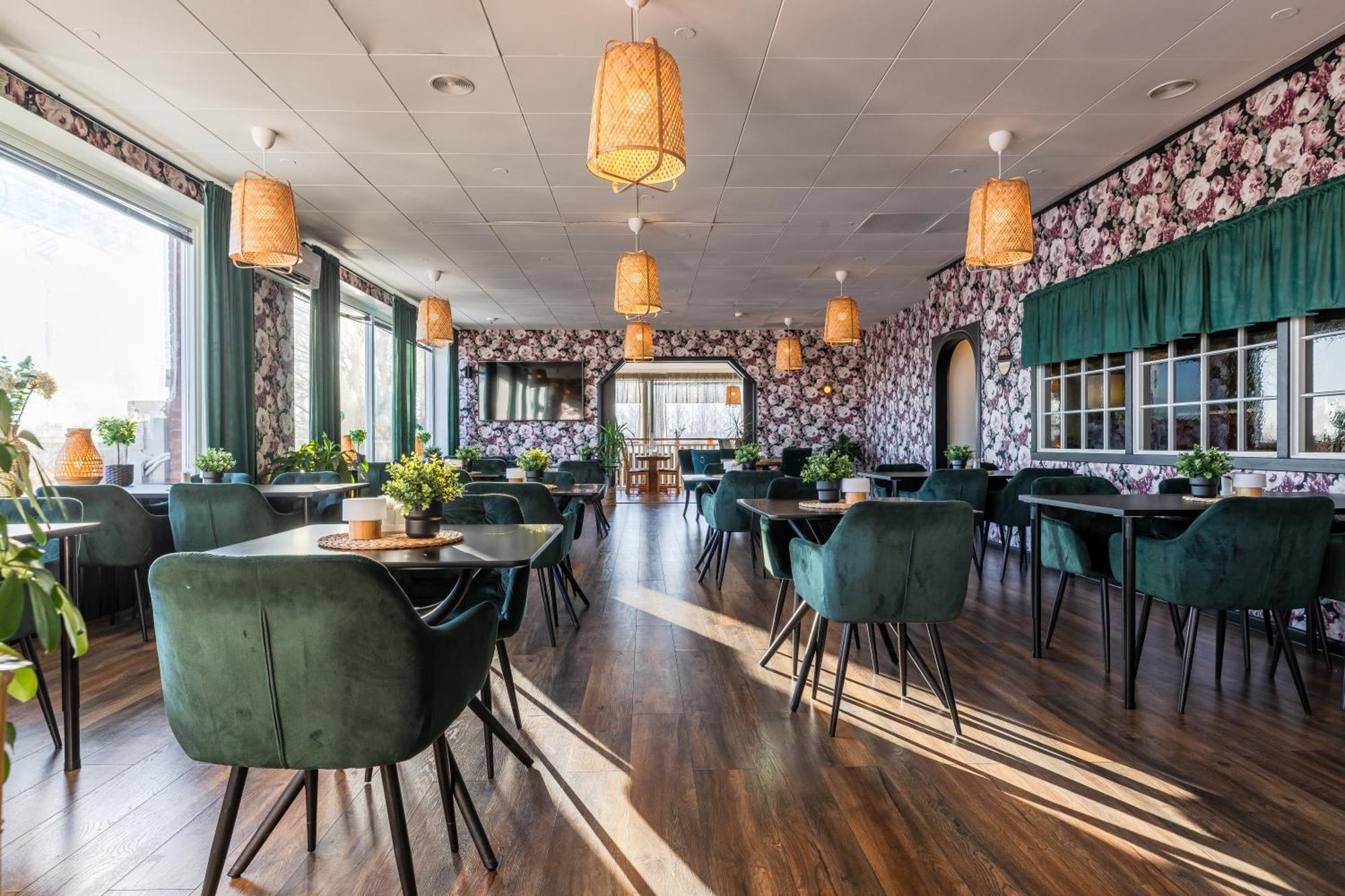 Hotell Kung Goesta By First Мора Экстерьер фото