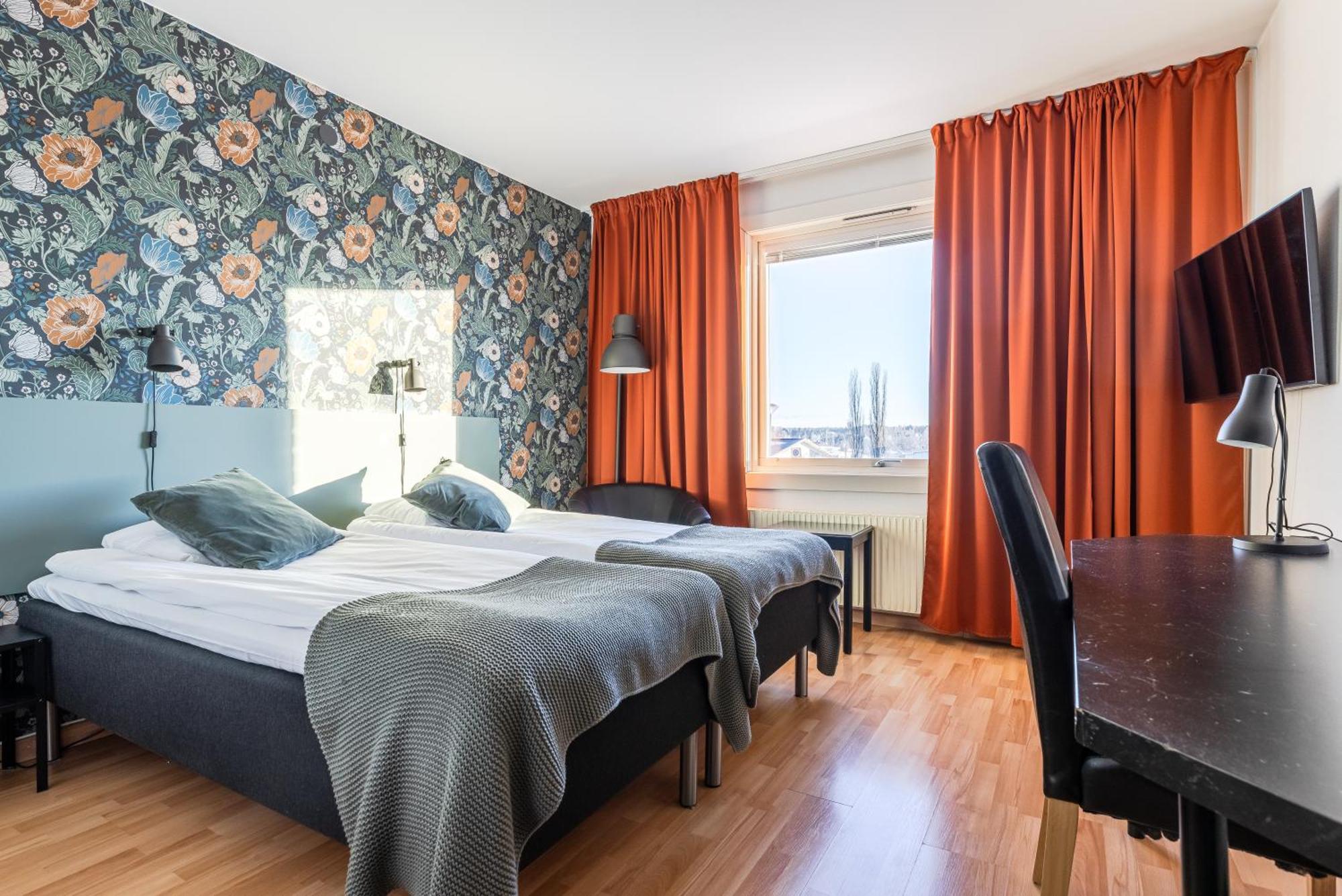 Hotell Kung Goesta By First Мора Экстерьер фото