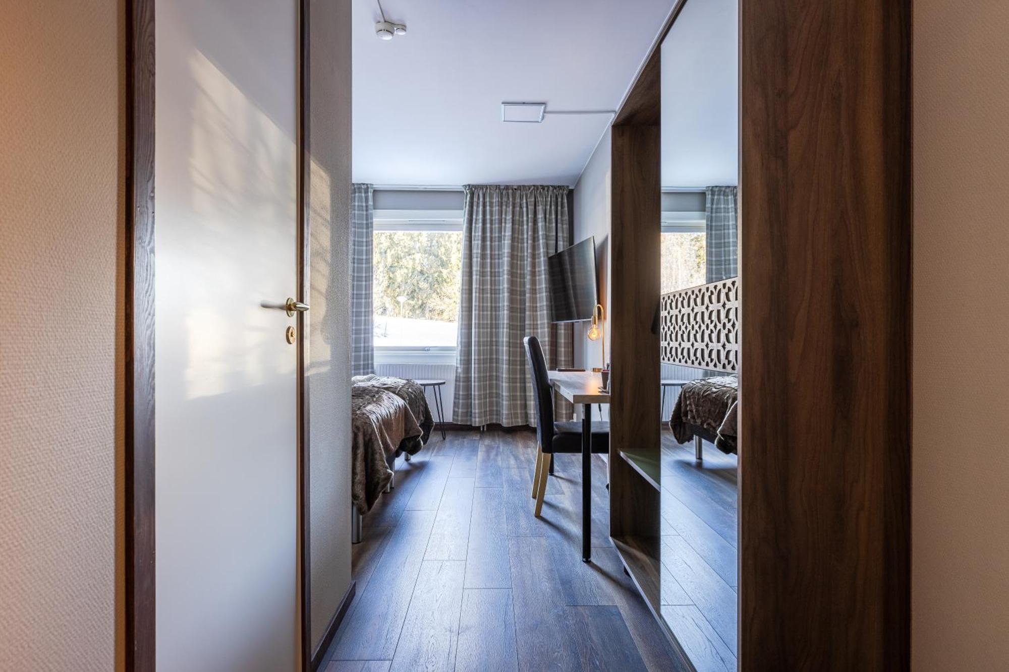 Hotell Kung Goesta By First Мора Экстерьер фото