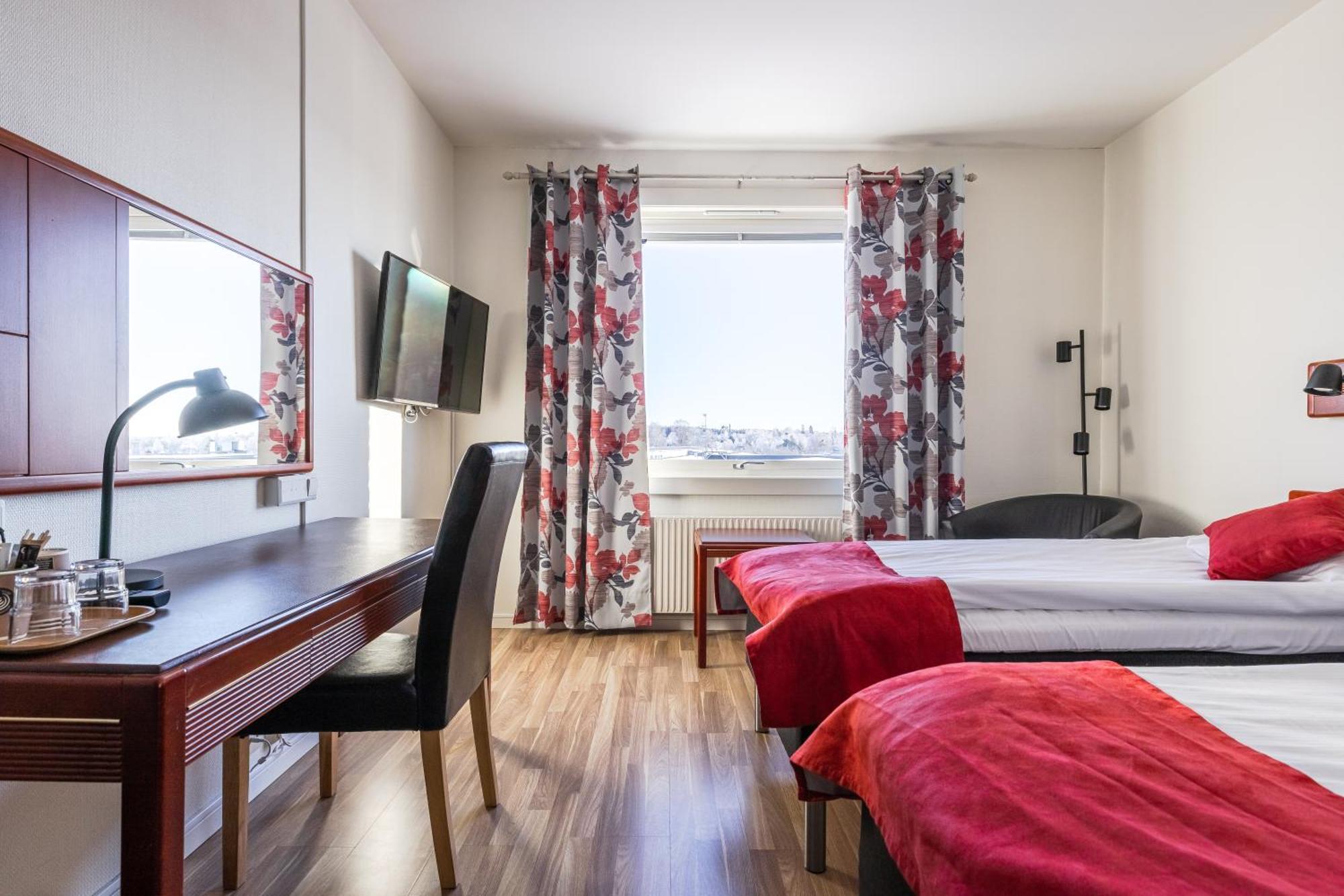 Hotell Kung Goesta By First Мора Экстерьер фото