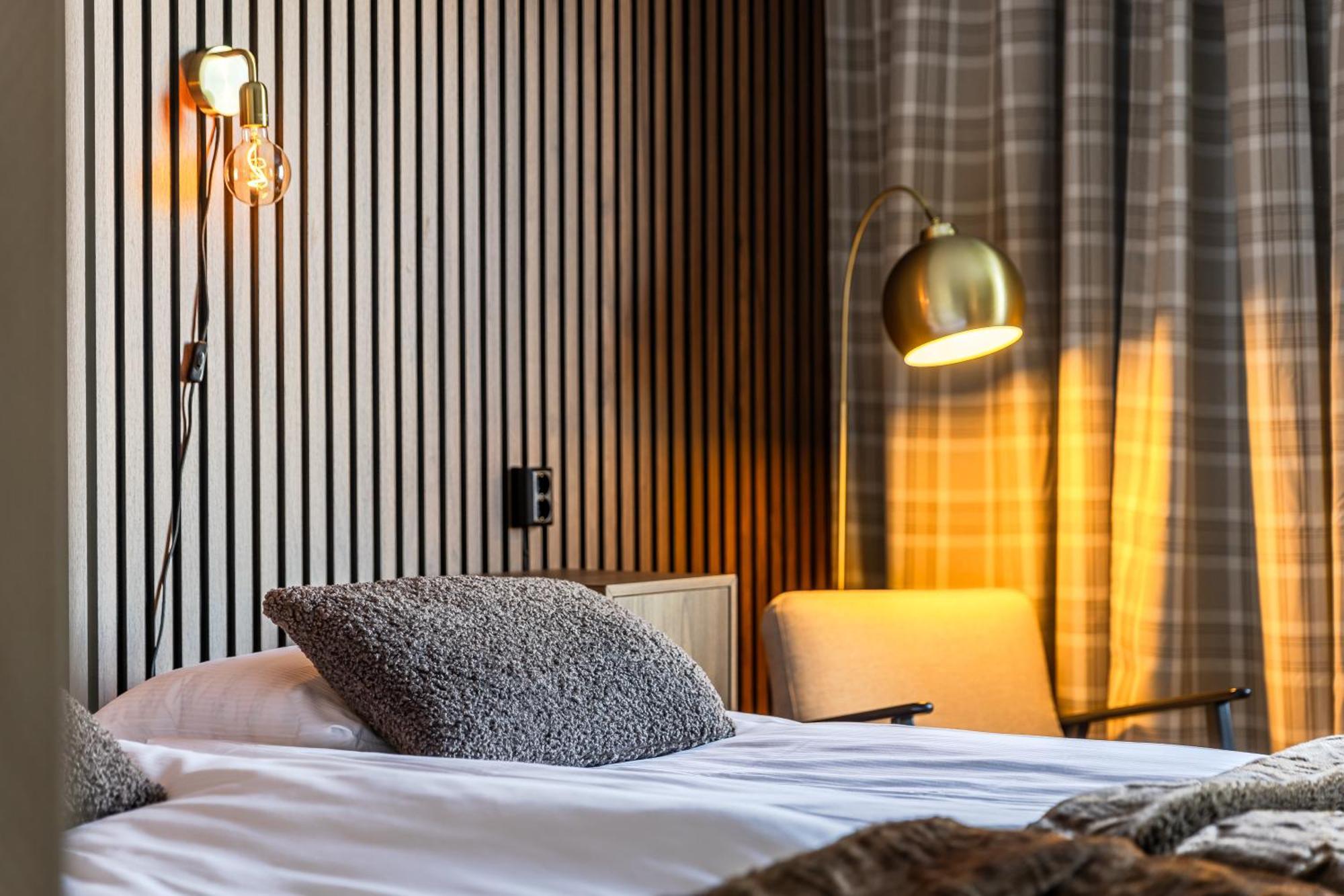 Hotell Kung Goesta By First Мора Экстерьер фото