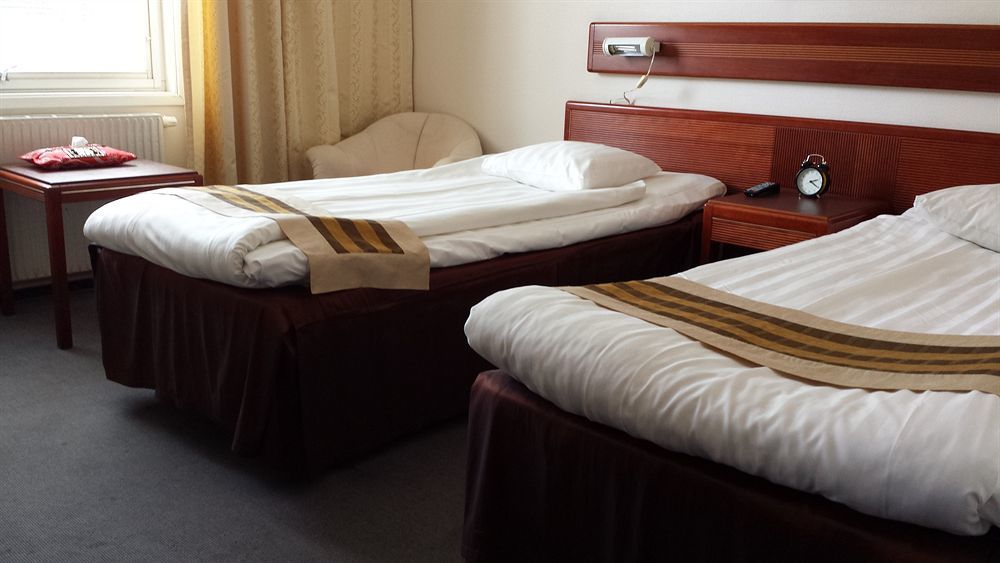 Hotell Kung Goesta By First Мора Экстерьер фото
