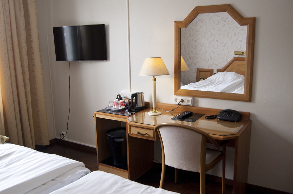 Hotell Kung Goesta By First Мора Экстерьер фото